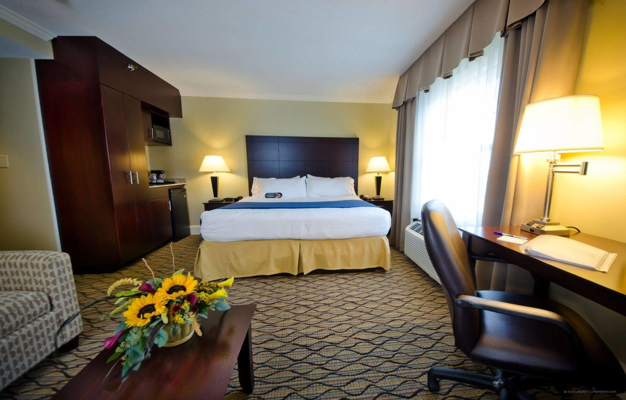 Holiday Inn Express And Suites Merrimack By Ihg Exterior foto